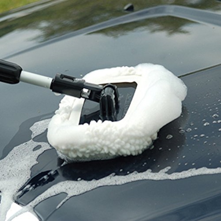 The Carrand 93062 Deluxe Car Wash Brush